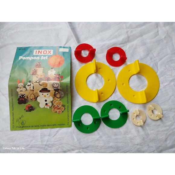 Vintage 1970s Inox set of 4 pompon makers plastic 4 different sizes instructions - Picture 1 of 10